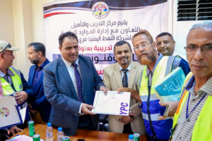 الجريري يشدد على الإلتزام بمعايير السلامة المهنية في مرافق شركة النفط بعدن
