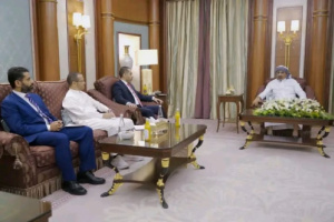الرئيس الزُبيدي: معركتنا الاقتصادية مصيرية ولا تختلف عن معركة مواجهة المليشيات الحوثية