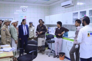 رئيس انتقالي شبوة يقوم بزيارة تفقدية إلى مستشفى بيحان