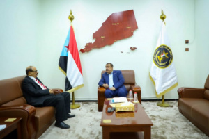 اللواء بن بريك يناقش مع وكيل محافظة شبوة ضرورة تفعيل الأجهزة الإدارية والرقابية
