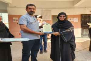 رئيس انتقالي المنصورة يُكرم إدارة ثانوية خليفة "بنين" نظير جهودها المميزة