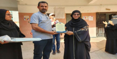 رئيس انتقالي المنصورة يُكرم إدارة ثانوية خليفة "بنين" نظير جهودها المميزة