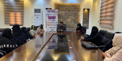 مدير عام الشيخ عثمان يكرم عدد من العاملات لتفانيهم في عملهم 