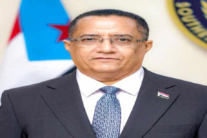 الدكتور الخُبجي يعزي مدير عام مطار عدن الدولي بوفاة والده