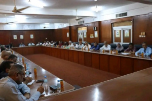 وزير الزراعة والري يرأس اجتماع موسع مع قيادات الوزارة في العاصمة عدن