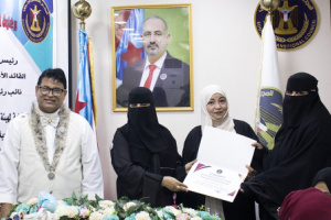 أمانة الانتقالي تختتم دورة تدريبية للكادر النسائي في اللجان المجتمعية  بالعاصمة عدن