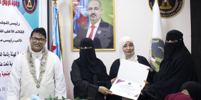 أمانة الانتقالي تختتم دورة تدريبية للكادر النسائي في اللجان المجتمعية  بالعاصمة عدن