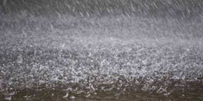 سحب ممطرة وأجواء غائمة بالجنوب غداً