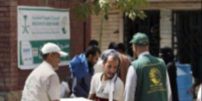 مركز سلمان يوزع مساعدات غذائية على 1437 أسرة بسقطرى