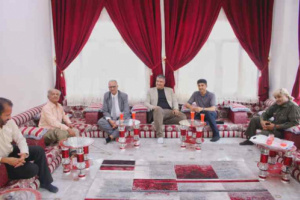 الجعدي وهيثم يطمئنان على صحة الفنان القدير محمد عطروش في العاصمة عدن