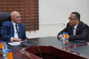 الخُبجي يبحث مع وزير المياه والبيئة دور الوزارة في تطبيع الأوضاع الخدمية في محافظات الجنوب
