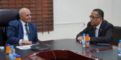 الخُبجي يبحث مع وزير المياه والبيئة دور الوزارة في تطبيع الأوضاع الخدمية في محافظات الجنوب