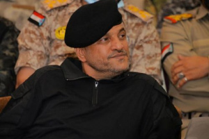 اللواء شلال علي شائع يُعزي العميد أحمد مطهر علي وإخوانه بوفاة والدتهم