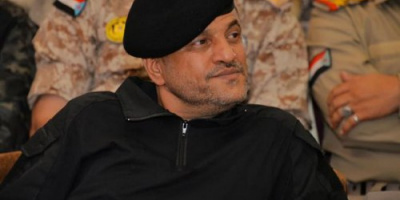 اللواء شلال علي شائع يُعزي العميد أحمد مطهر علي وإخوانه بوفاة والدتهم