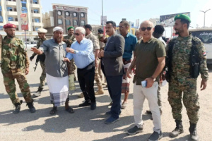 الداؤودي يؤكد على تنظيم وسائل النقل وتفعيل المحطات لمعالجة الإختناقات المرورية