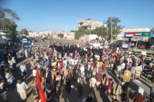 عاجل| حشود كبيرة من أبناء أبين أبين تصل إلى زنجبار لإحياء الذكرى الـ 55 لعيد الاستقلال
