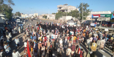 عاجل| حشود كبيرة من أبناء أبين أبين تصل إلى زنجبار لإحياء الذكرى الـ 55 لعيد الاستقلال