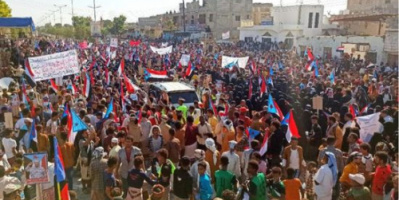 حشود غفيرة تشارك باحتفالية عيد الاستقلال بزنجبار