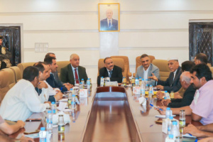 اجتماع وزاري يناقش سبل تنظيم حركة النقل الثقيل في ميناء عدن