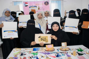 امانة الانتقالي تختتم دورة في مهارة الحرف اليدوية والريزاين للفتيات