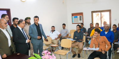 وزير النقل يتفقد سير العمل بمعهد الطيران المدني والارصاد بعدن