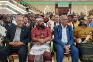بحضور قيادات الانتقالي.. تكريم الشاعر الجنوبي "أبو حمدي"