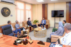 المحافظ لملس: عدن تحتاج لتدخلات دولية بمجال التنمية والإعمار