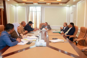 وزير النقل يلتقي رئيس هيئة الطيران للإطلاع على اوضاع المطارات بالمناطق المحررة
