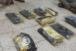 شرطة كريتر تعثر على 9 كيلو حشيش في ساحل صيرة بالعاصمة عدن