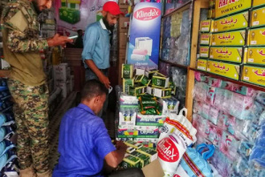 مكتب الصناعة بصيرة يواصل سحب شمة الحوت من أسواق المديرية