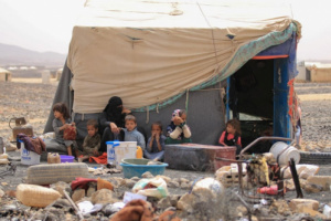 منظمات إغاثية: 56 ألف أسرة نازحة يواجهون شتاء بلا أغطية