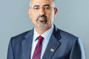 الرئيس الزُبيدي يُعزَّي في وفاة الشيخ محمد سالم الفانوص بن رشيد