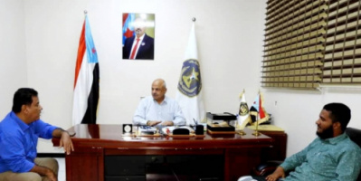 القائم بمهام رئيس انتقالي العاصمة عدن يطلع على أوضاع المواطنين في جزيرة ميون