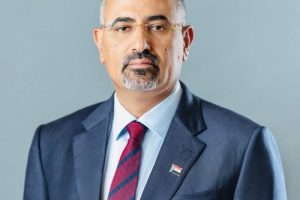 الرئيس الزُبيدي يُعزَّي في وفاة الدكتور عادل علي لسود