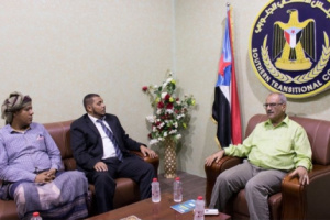 الجعدي يستعرض مع محافظ سقطرى جهود السلطة المحلية في الأرخبيل