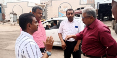 راشد يواصل متابعته الميدانية لحملات النظافة الشاملة في المنصورة وحي السفارات بخور مكسر
