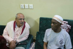 الكثيري يطمئن على صحة الفنان مفتاح سبيت كنداره