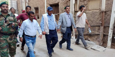 مدير عام المنصورة يتسلم مشروع إعادة تأهيل الممرات الخلفية في بلوك ( 50 ) من الجهة المنفذة