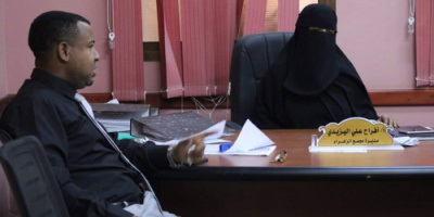 إدارة الشباب بانتقالي حضرموت تقدم كتب منهجية لمجمع الزهراء التعليمي بالمكلا
