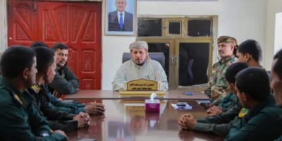 محافظ سقطرى يلتقي الضباط الخريجين ويحثهم على تتبيث دعائم الأمن والأستقرار