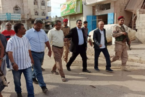 مدير عام المنصورة يشيد بجهود قيادة وعمال صندوق النظافة والتحسين بالعاصمة عدن