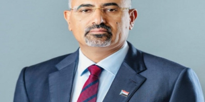 الرئيس الزُبيدي يُعزَّي في وفاة الشيخ محسن صالح عواس الشرفي