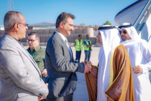 عاجل: السفير الإماراتي يصل إلى العاصمة الجنوبية عدن