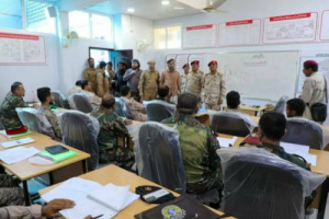 قائد الفرقة الأولى عمالقة جنوبية يزور معهد الثلايا في العاصمة عدن