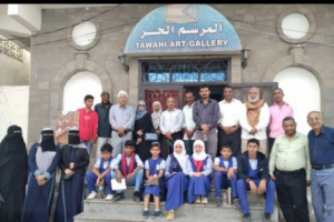 مأمور التواهي يكرم الطلاب المتميزين المشاركين بفنون الرسم في مهرجان "شتاء عدن الثقافي"