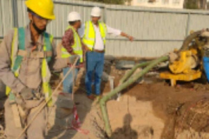 باخبيرة يطلع على أعمال مشروع خط صرف صحي جديد بمديريتي الشيخ والمنصورة