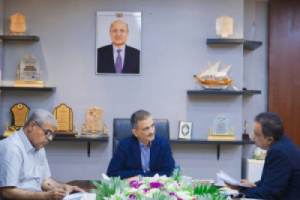 محافظ العاصمة عدن يدعم محو الأمية بنفقات 40 معلماً 