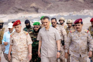 محافظ العاصمة عدن يتفقد الكلية العسكرية ومعهد تأهيل القادة