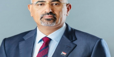 الرئيس الزُبيدي يُعزَّي في وفاة المناضل العميد فضل قاسم محمد