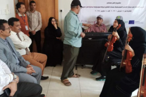 مدير المنصورة يشيد بدور مؤسسة عدن للفنون على تأسيس أول فرقة موسيقية نسائية في البلد